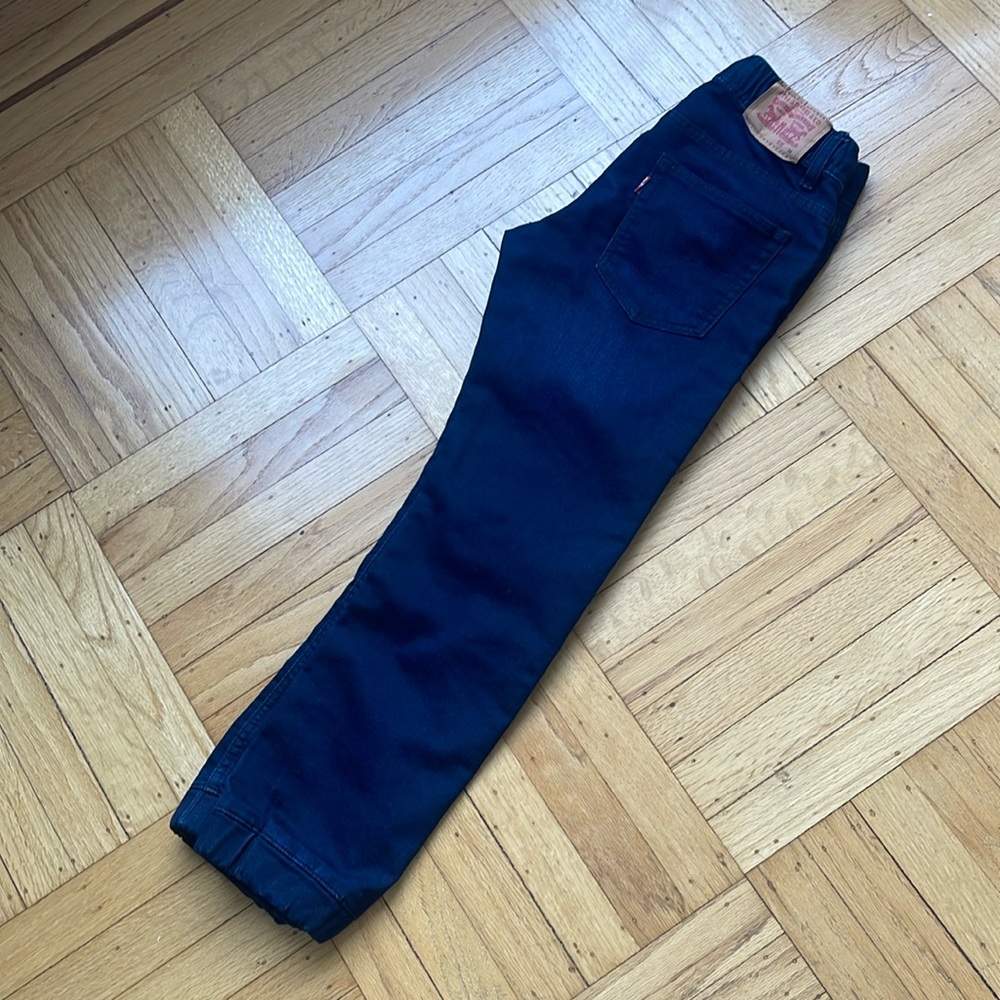 Boys Levi’s jogger jean